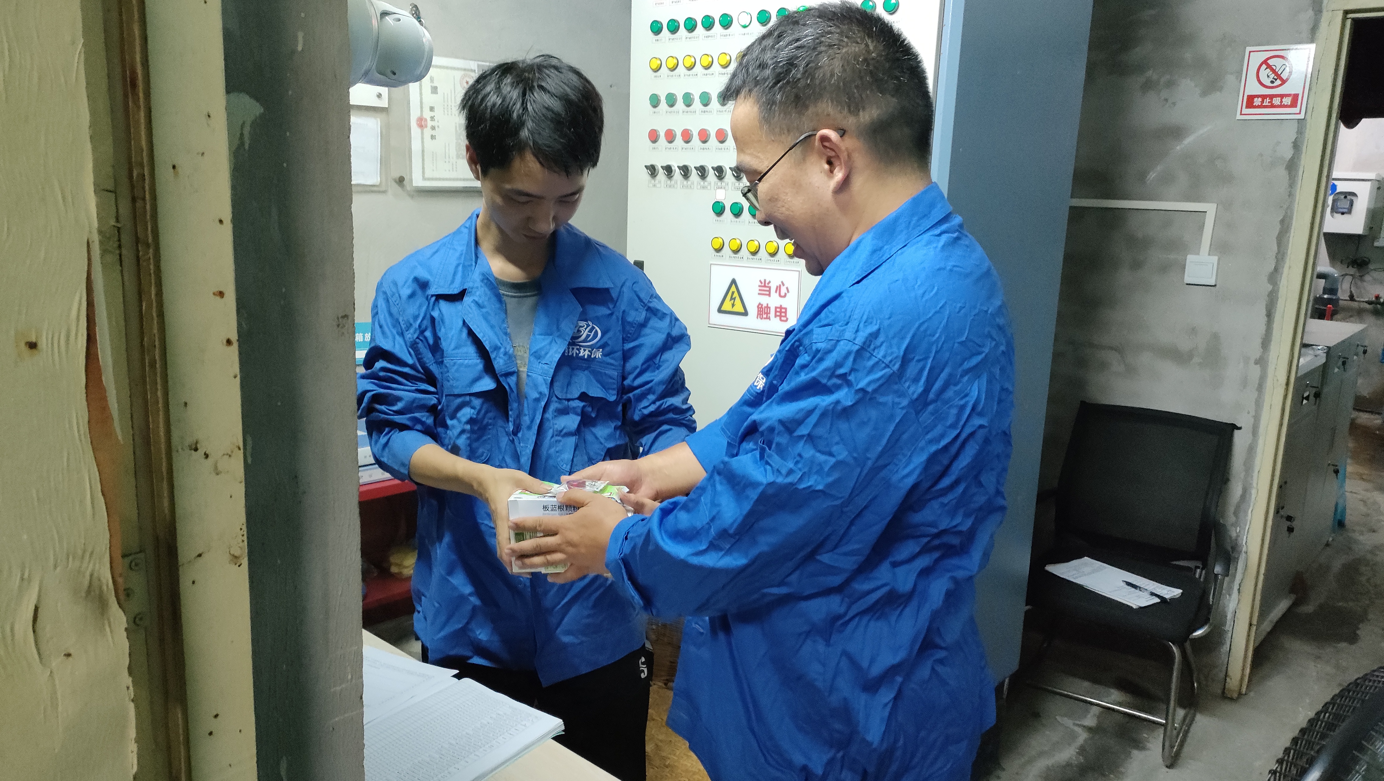十大娱乐彩票平台送清凉，同心战酷暑