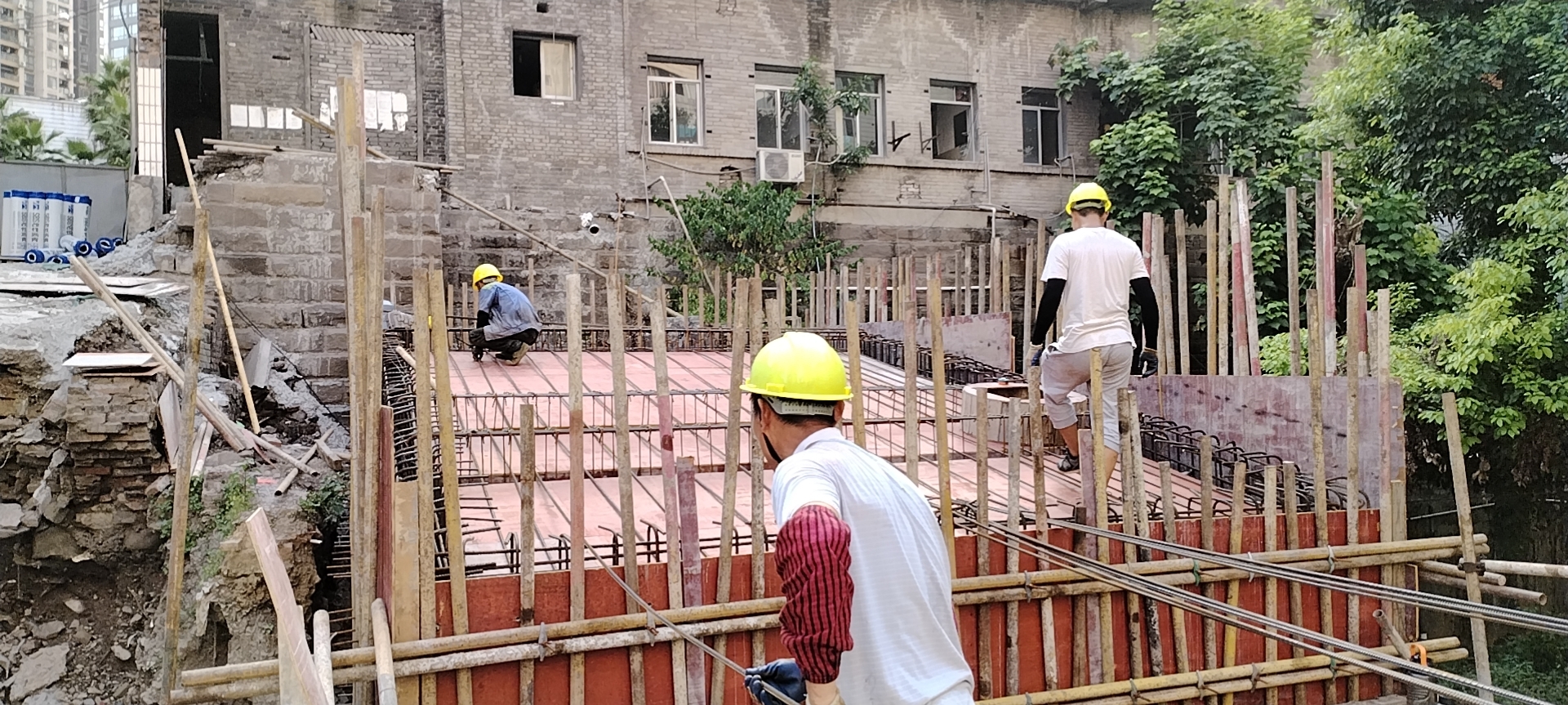 奋战当“夏”丨团结一心战酷暑 多点项目齐开花