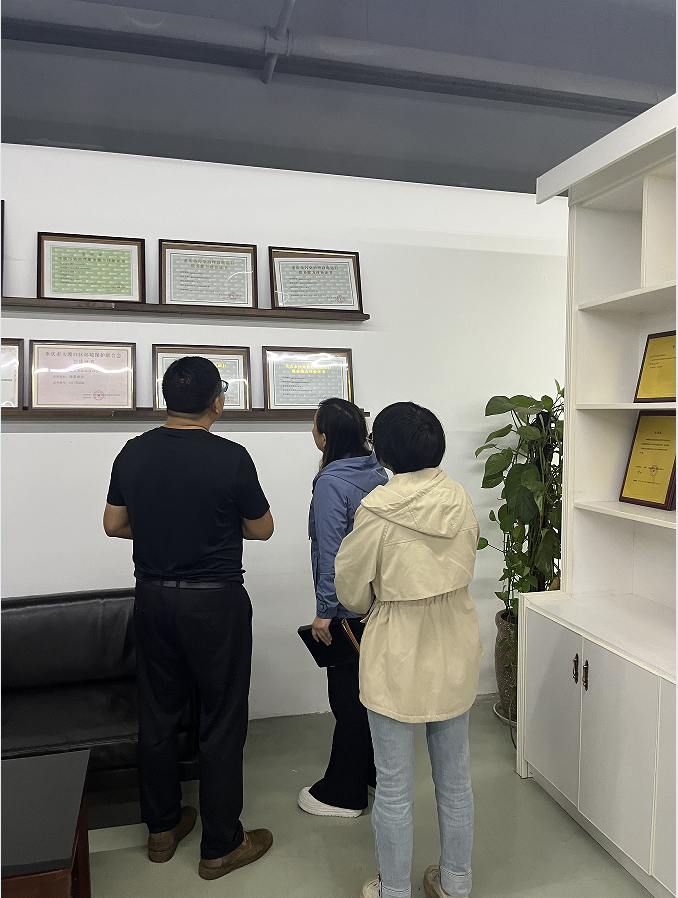 大渡口区住建委领导走访我司