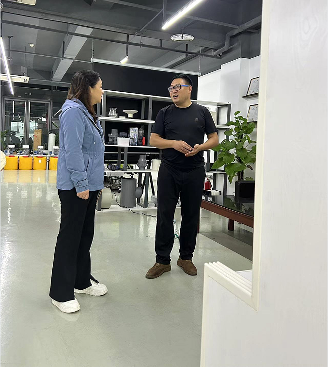 大渡口区住建委领导走访我司