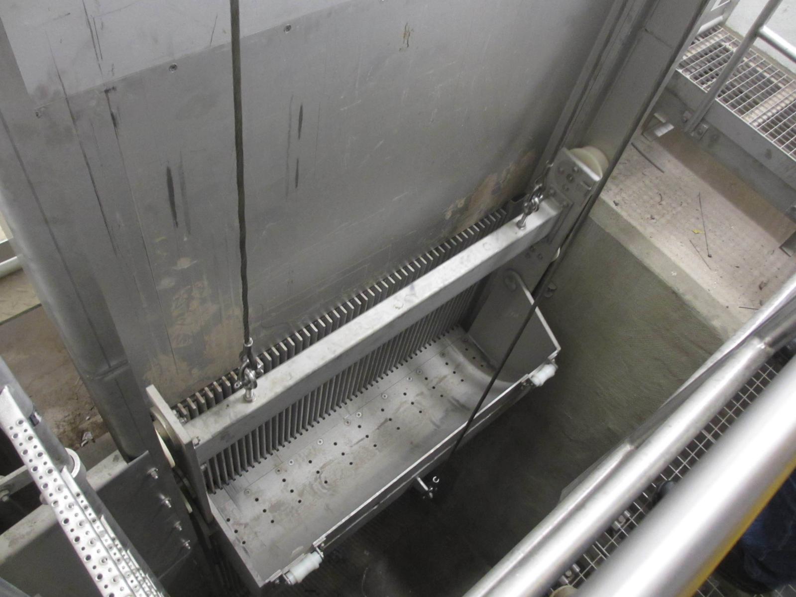 钢丝绳牵引式格栅除污机