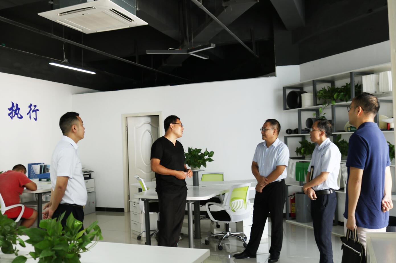 重庆市大渡口区领导莅临十大彩票网赌平台考察指导