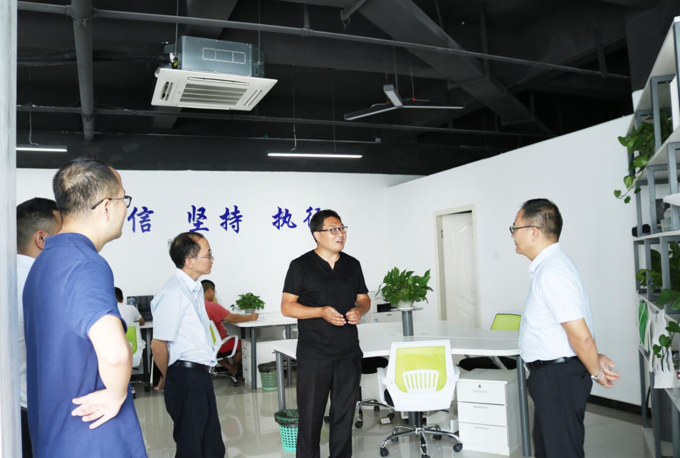 重庆市大渡口区领导莅临十大娱乐彩票平台考察指导